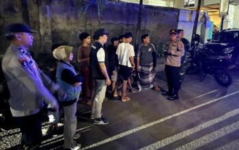 Patroli Gabungan Polsek Kediri, TNI, dan Forkopincam Jaga Kamtibmas Lombok Barat