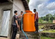 Aksi Sosial dan Cepat Tanggap, Satsamapta Polres Bima Salurkan Bantuan 5000 Liter Air Bersih di Gereja Santo Yohanes Maria Vianei